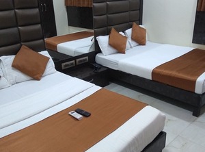 Oyo Hotel | Dadar East