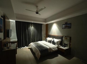 Hotel Ravine Palace | Lansdowne