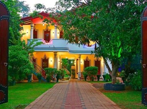Hotel River | Debarawewa