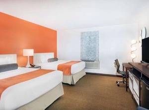 Howard Johnson | Wollaston