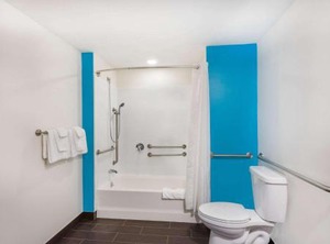 Howard Johnson | Wollaston