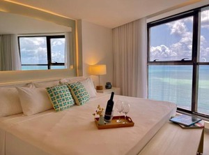 Hy Beach Flats | Pina