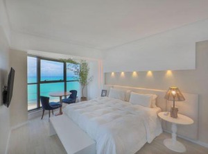 Hy Beach Flats | Pina