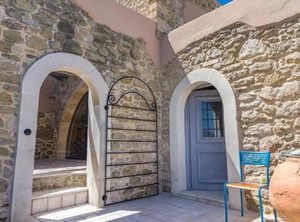 Dion Artist Stone Countryside | Sitia