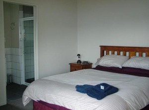 Lawrence Townhouse Accommodation | Lawrence