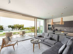 Luria | Elia Nikitis