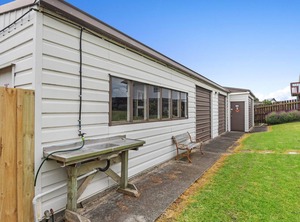 Manaia Bach Tree Point | One Tree Point