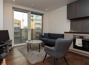 Surrey Quays | Evelyn
