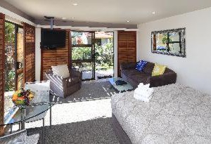 Onetangi Beach | Onetangi