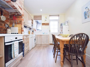 Pepper Pot Cottage Compton | Compton