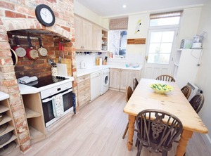 Pepper Pot Cottage Compton | Compton