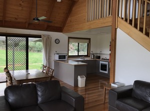 Prom Coast Holiday Lodge Cottage | Waratah North