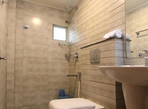 Puthens Capitol Inn | Kaloor