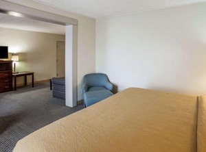 Quality Inn Suites Everett | Silver Lake