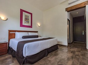 Radisson Hotel Cuernanvaca | Crucero Tezoyuca