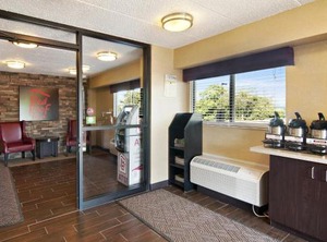 Red Roof Inn Fairmont | White Hall