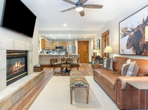 Pinecone Lodge Edwards | Edwards