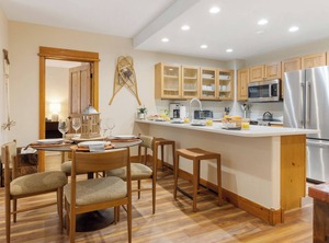 Pinecone Lodge Edwards | Edwards