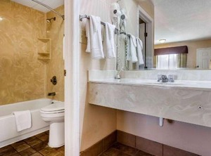 Rodeway Inn | Gracewood