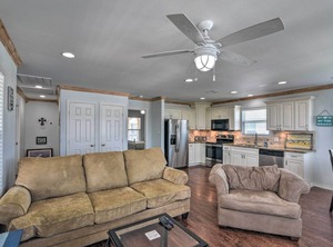 Sea Pearl | Crystal Beach