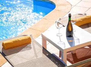Escape Villa Jacuzzi | Skoutelonas