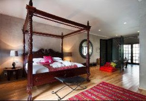 Lodge | Pollok Beach