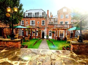 The Chequers Hotel | Newbury