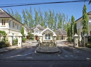 The Falls Townhouse Lane | Sandy Lane