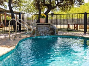 Inn | Leakey