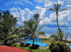 Tropical Beach Hikkaduwa | Thiranagama