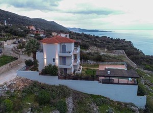 Villa Erato | Farsa