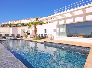 Villa Moderna Plusholidays | Casas de Torrat