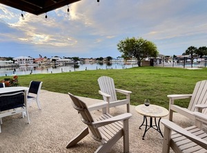 Bay | Harbor Oaks