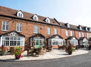 Worcester Bank Hotel Golf Bw | Bransford