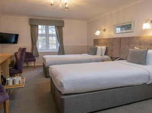 Worcester Bank Hotel Golf Bw | Bransford