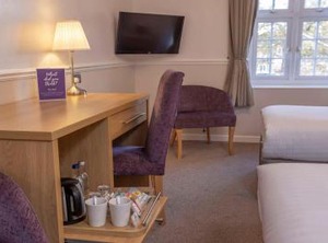 Worcester Bank Hotel Golf Bw | Bransford