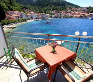 Beach Račišće 