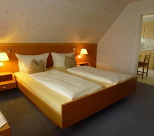 Schlafzimmer Max Personen 