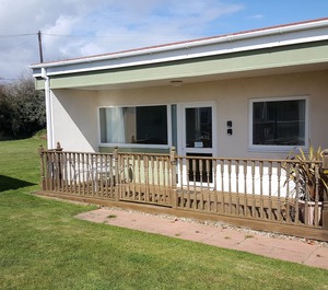 Chalet Located Rainbows Park Bacton 
