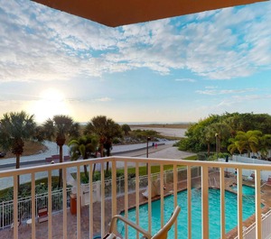 Surf Beach Resort 