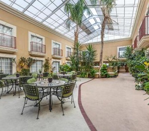 Atrium Inn 