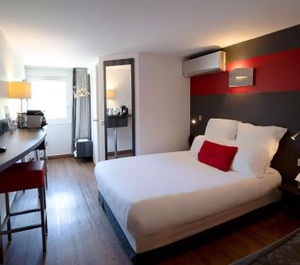The Hotel Versailles 