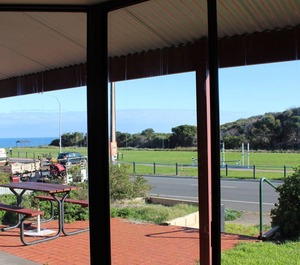 Bott Beach Retreat 