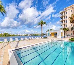 Carillon Beach Inn 