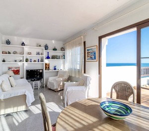 Cau Del Llop Llança 