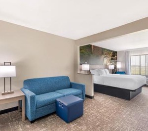 Quality Inn Suites Airport North 