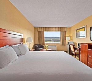 Coast Fraser Inn 