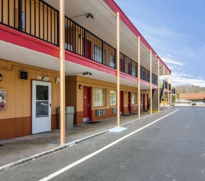 Econo Lodge Motor Speedway 
