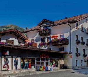 Holiday Town Centre 