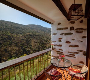 Holiday Laroya Persons Farmhouse 